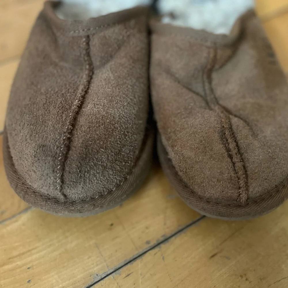 UGG Brown Suede Slippers Kids' Keegan Slide In Chestnut size 1 UC trending